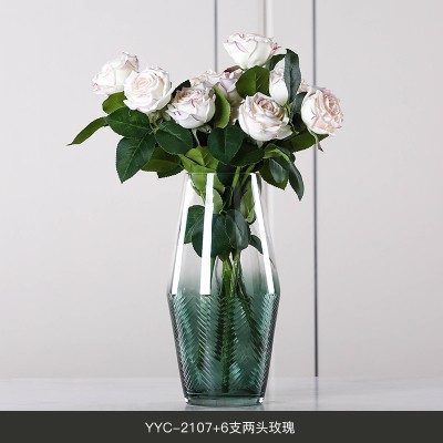 琉璃花瓶插什么花